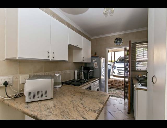 2 BEDROOM CLUSTER TO LET IN WILGEHEUWEL
